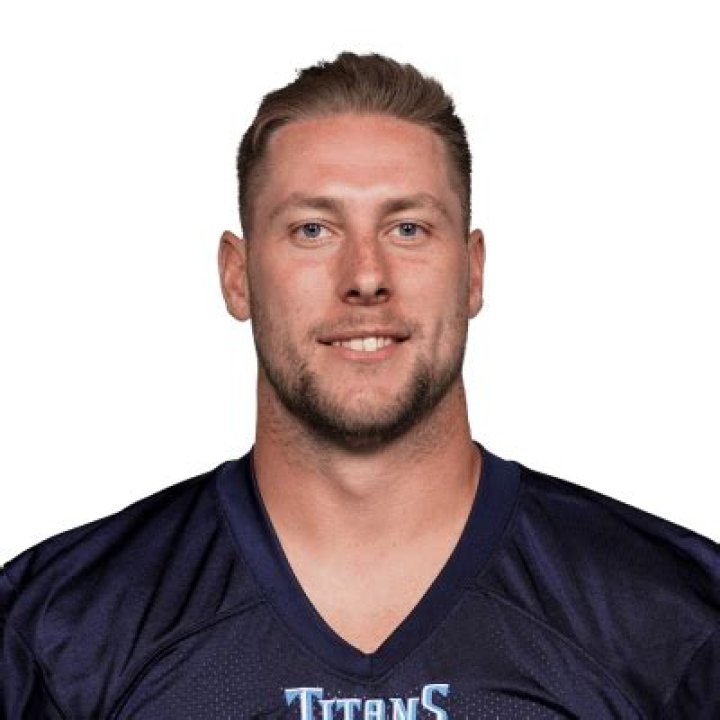 Riley Bullough Biography- salary, net worth, contract, stats, married, relationship, affair, dating, children, girlfriend, age