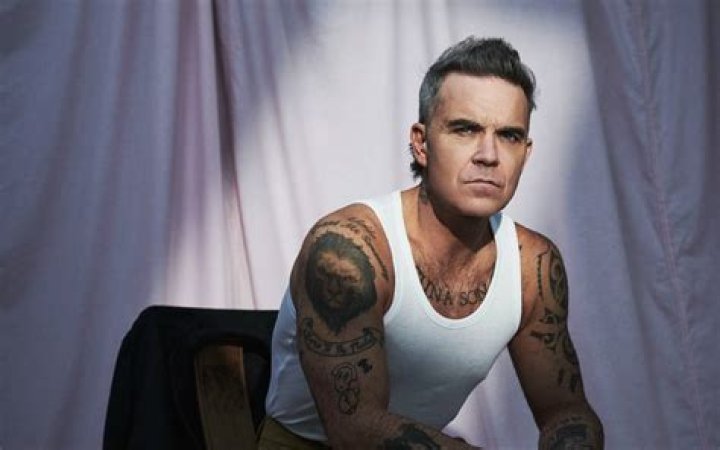 Robbie Williams Height, Weight, Age, Spouse, Family, Facts, Biography