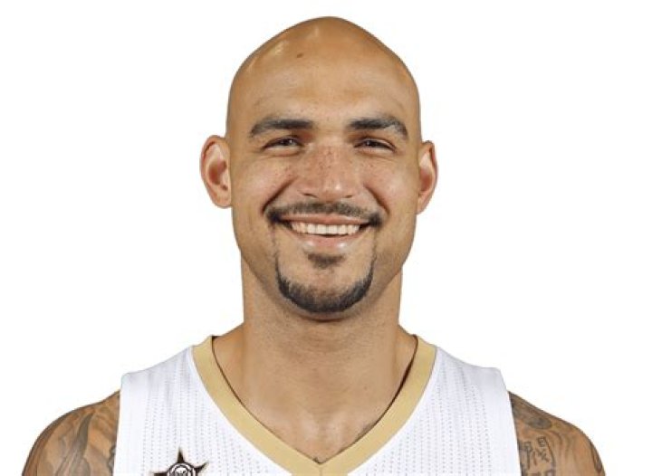 Robert Sacre Bio - highlights, salary, net worth, wiki, bio, career, latest news, married, relationship, girlfriend, wife, children, affair, age