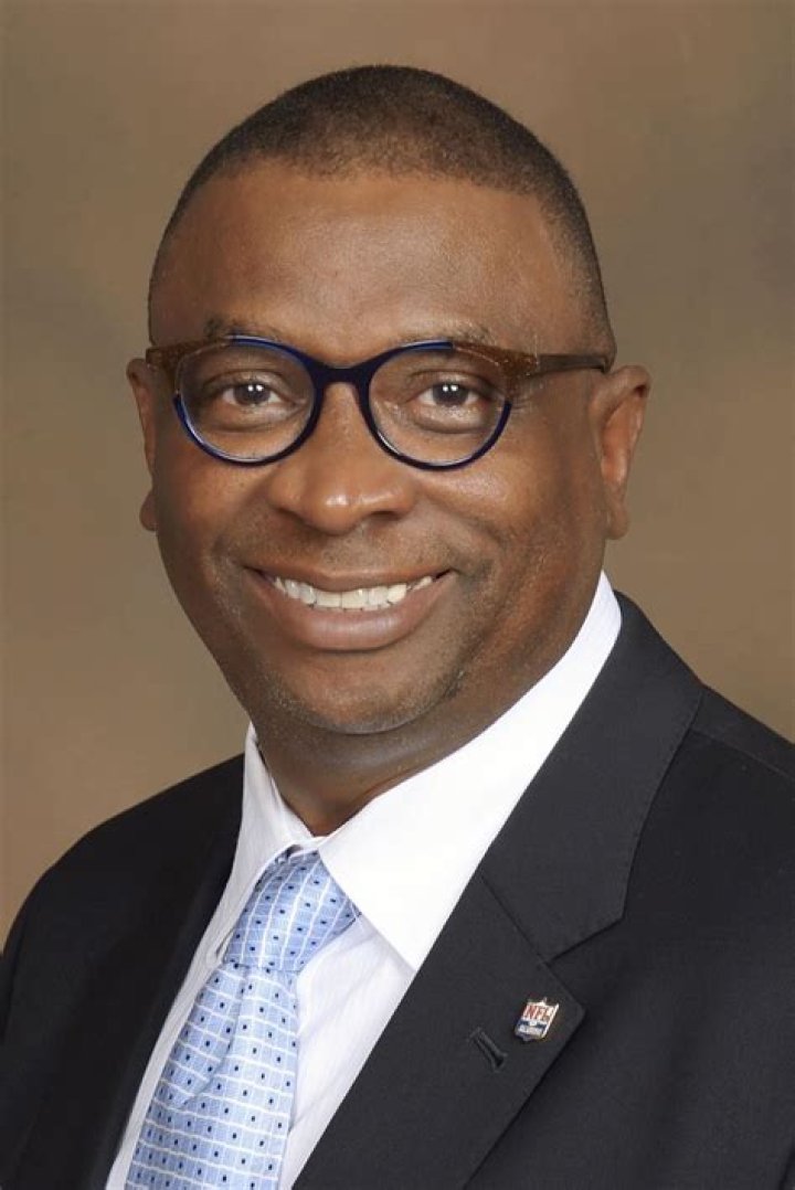 Robert Woods Contract, Salary, and Net worth; Know about his Wife, Children, and Family