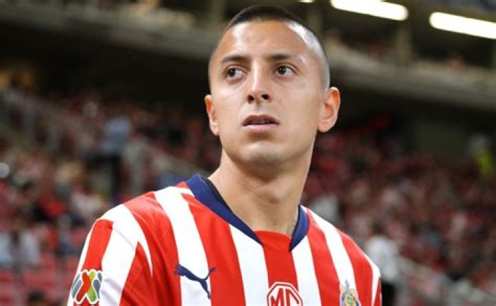 Roberto Alvardo's relation with Dayana? How he lost his child?