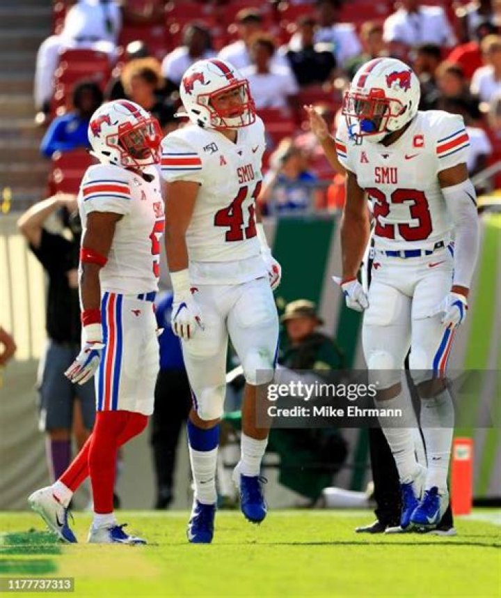 Rodney Clemons' Biography, Age, Weight, Net Worth, Salary, Contract, Earnings, NFL Draft 2019, Girlfriend and Stats