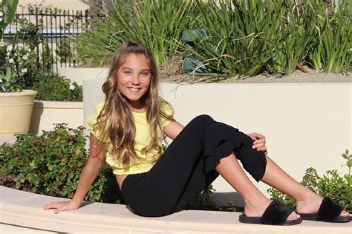 Rosie McClelland Takes Her Fans Shopping for School Supplies in Latest Video (Exclusive) – Celeb Secrets