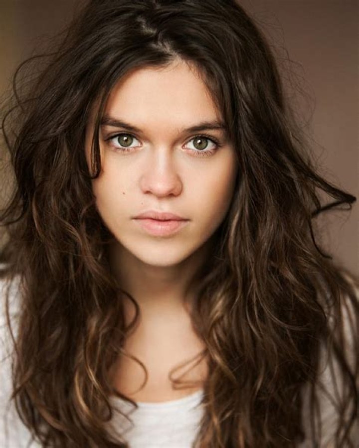 Sabrina Bartlett Height, Weight, Age, Boyfriend, Family, Facts, Biography