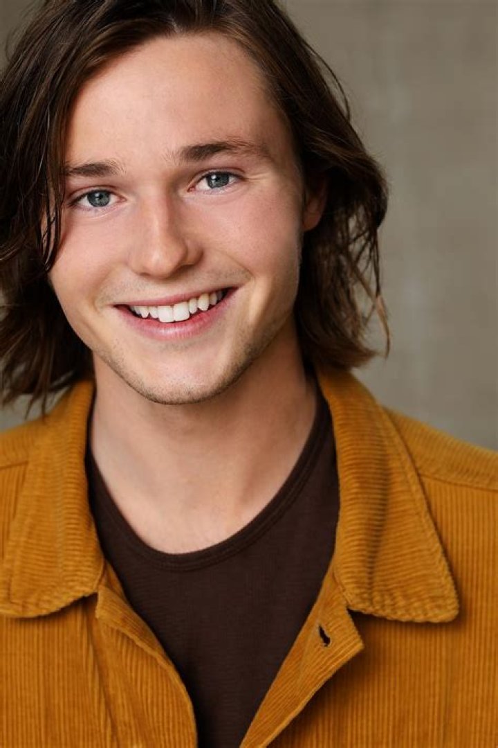 Sacha Carlson Height, Weight, Age, Body Statistics