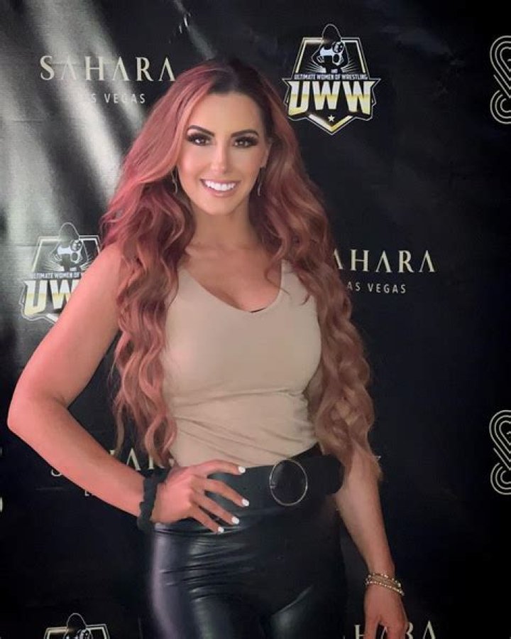 Former WWE Wrestler Santana Garrett's Bio, Age, Salary, Contract, Earnings, Husband, Relationship, Children, Net Worth,