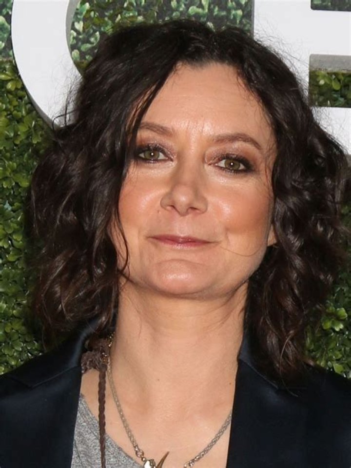 Sara Gilbert Height, Weight, Age, Spouse, Family, Facts, Biography