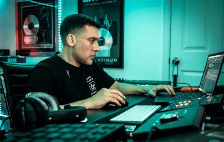 Scram Jones Height, Weight, Age, Body Statistics