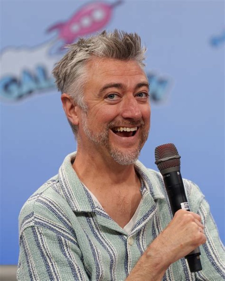 Sean Gunn Height, Weight, Age, Wife, Family, Facts, Biography