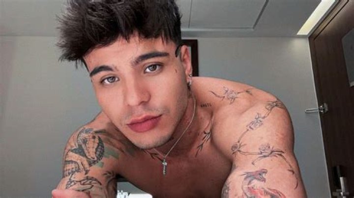 Sebastián Villalobos Height, Weight, Age, Girlfriend, Family, Biography