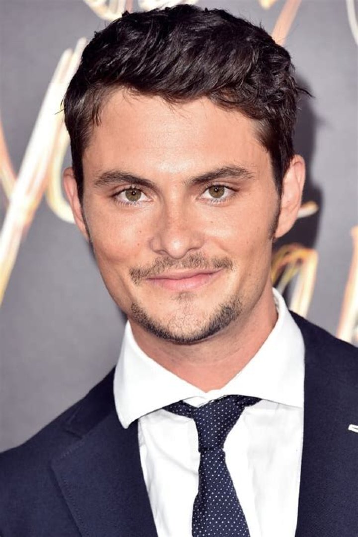 Shiloh Fernandez Height, Weight, Age, Body Statistics