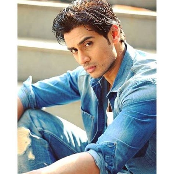 Shiv Panditt Height, Weight, Age, Body Statistics