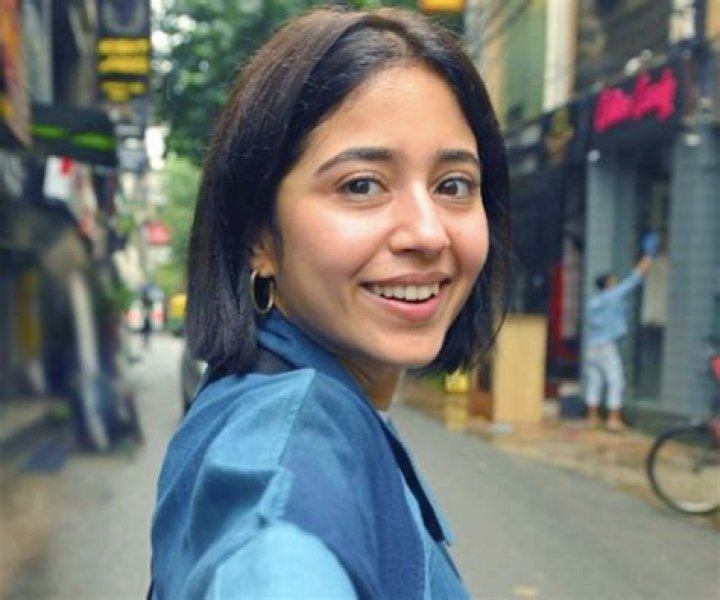 Shweta Tripathi Height, Weight, Age, Boyfriend, Biography, Facts