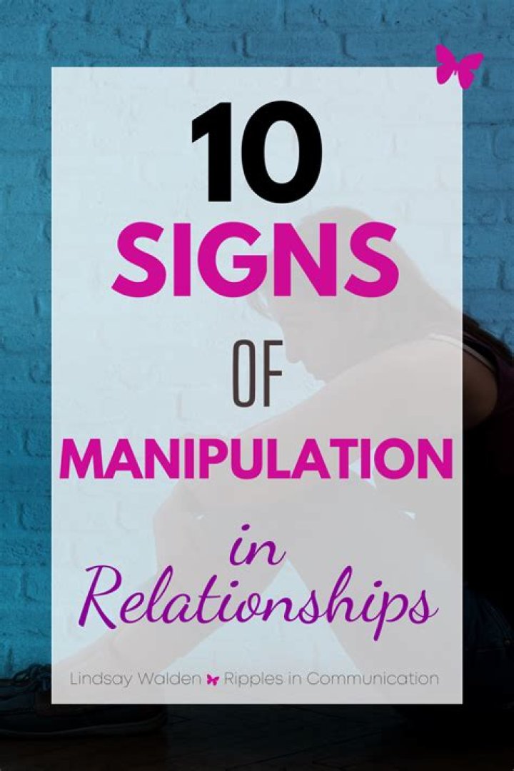 5 Red Flags Your Partner is Manipulating You, Therapists Say