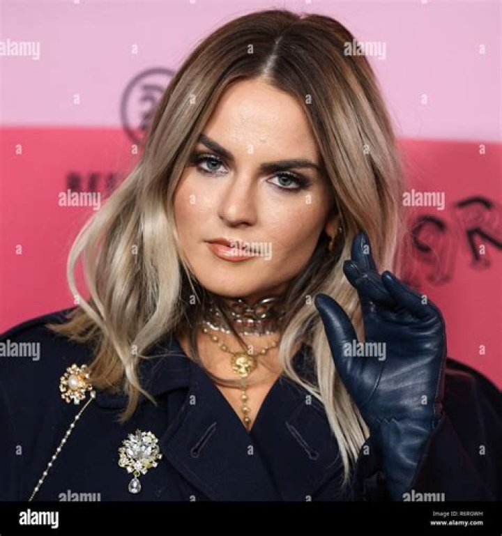 Singer JoJo Height, Weight, Age, Boyfriend, Family, Facts, Biography