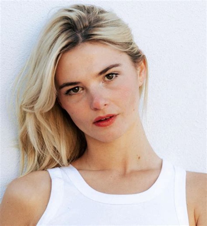 Stefanie Scott Height, Weight, Age, Boyfriend, Family, Facts, Biography