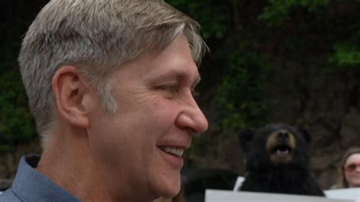 Steve Hartman, CBS, Reporter, Journalist, Salary, Net worth, Career, Awards, Married, children, Facts