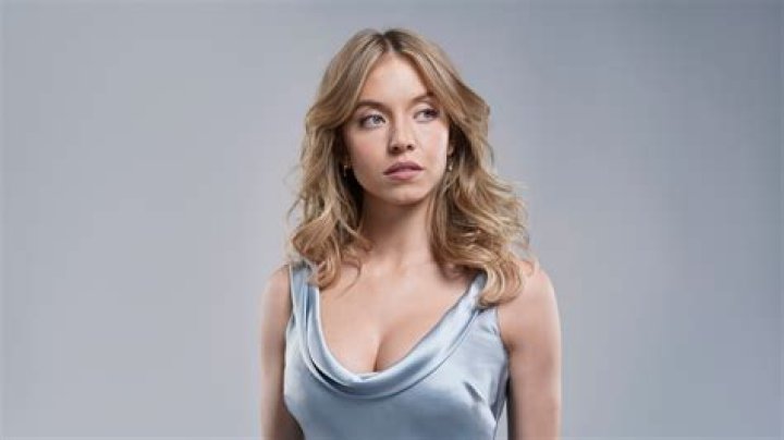 Sydney Sweeney Height, Weight, Age, Boyfriend, Facts, Biography