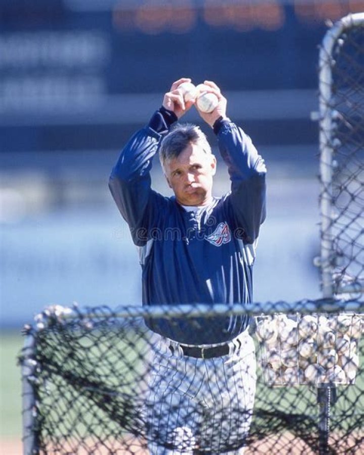 An American former professional baseball manager who has an estimated net worth of $15 million. Is he married?