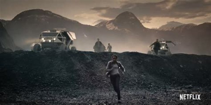 The Cast of Netflix’s “Lost In Space” Reboot Show Us How We Are Not Alone In Our Struggles – Celeb Secrets