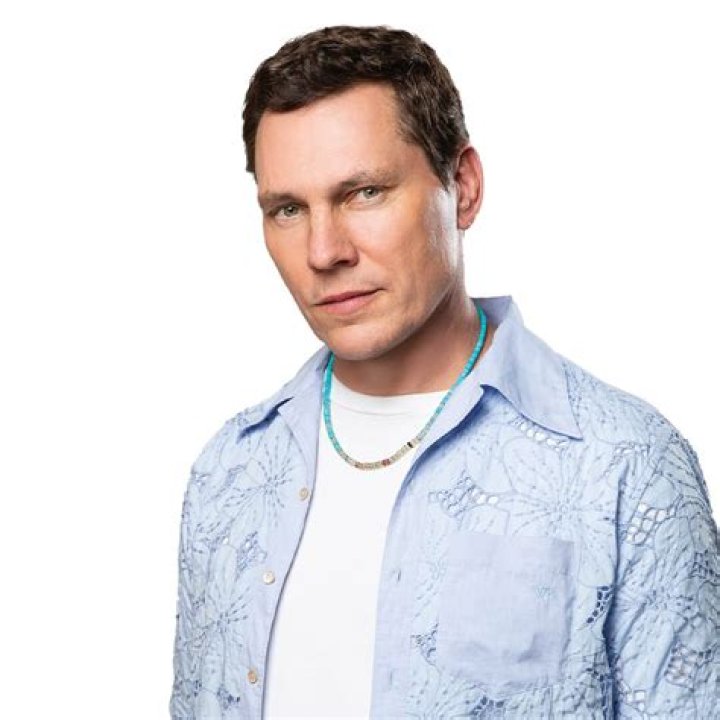 Hire Tiesto for a Corporate Event or Performance Booking.