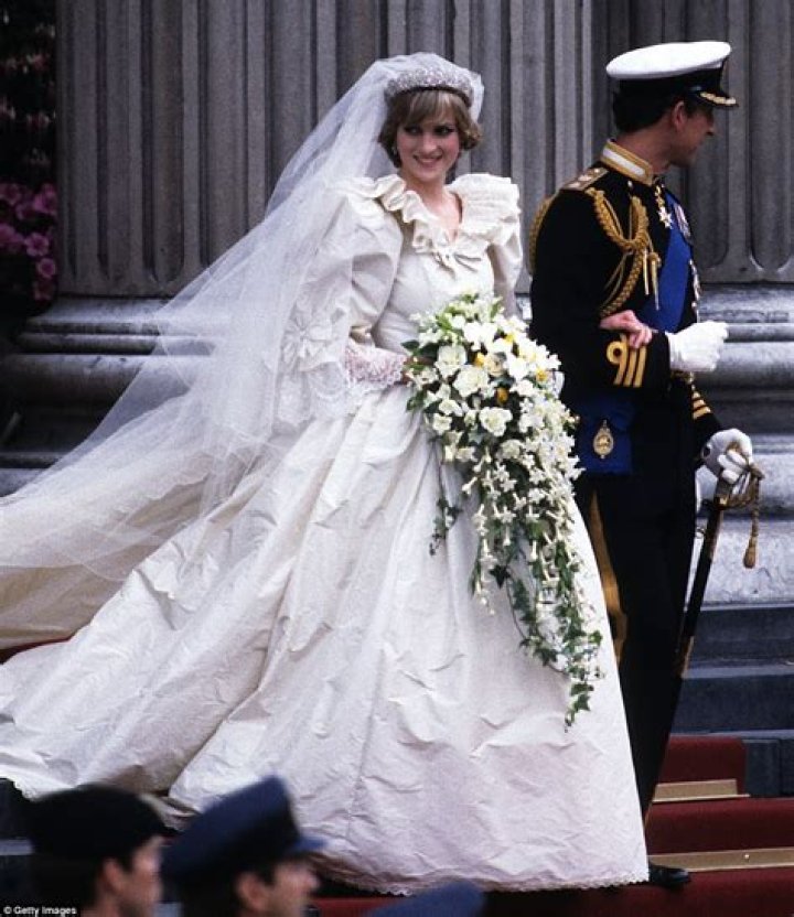 Who Designed Princess Diana's Wedding Dress?