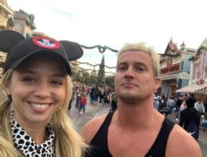 Who is Anna Lore Dating Now