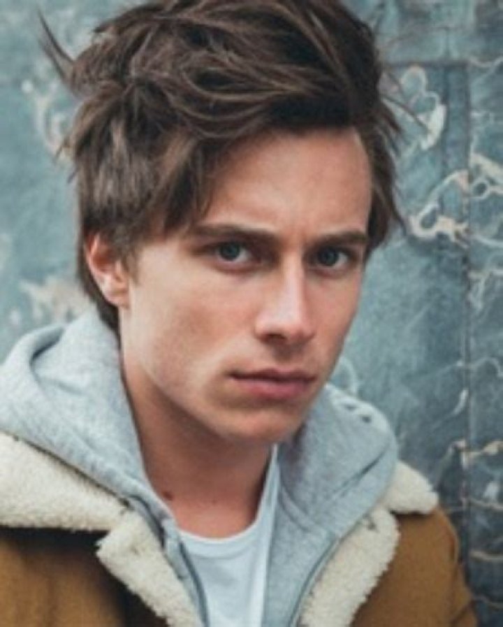 Who is Axel Auriant Dating Now?