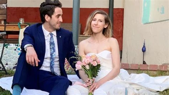 Who is Eden Sher Dating Now?