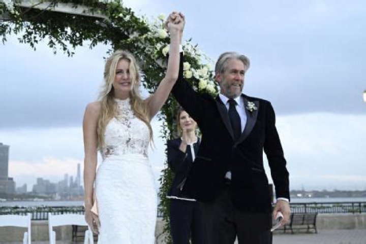 Who is Justine Lupe Dating Now