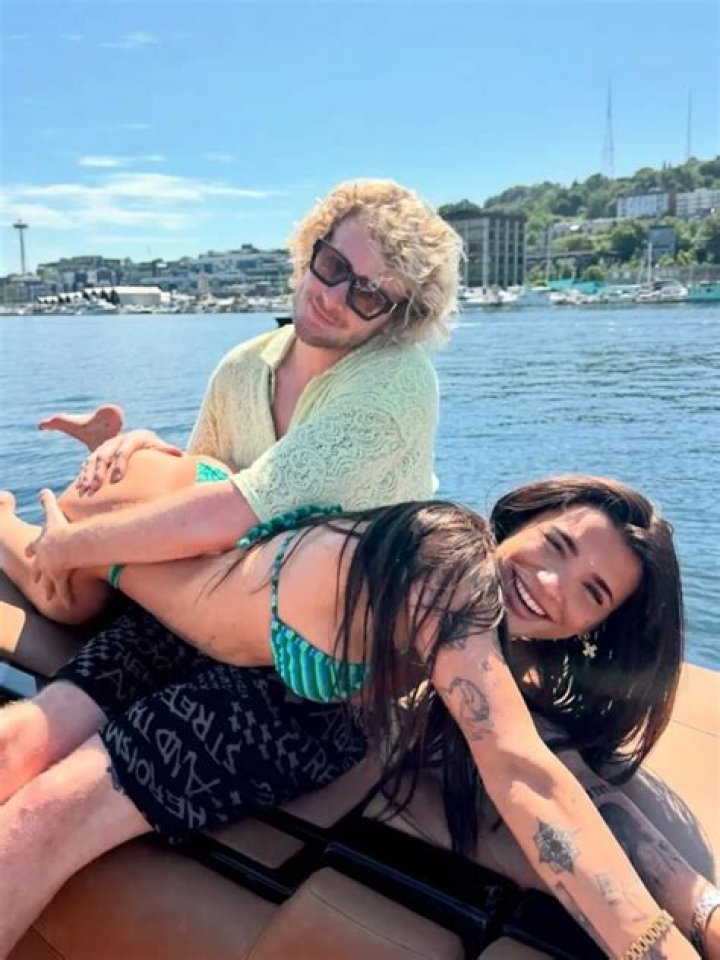 Who is Yung Poppy Dating Now