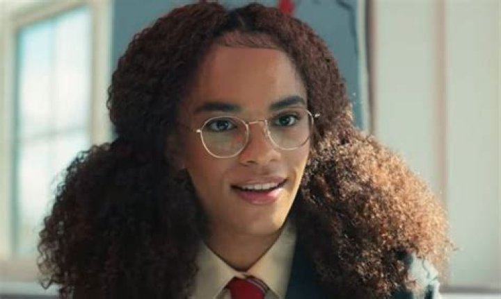 Heartstopper's Transgender Star And Her Relationship Status In 2022!